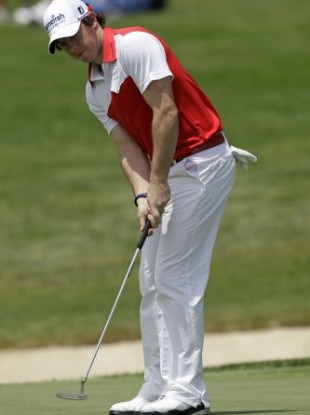 McIlroy birdies on the 14th hole.