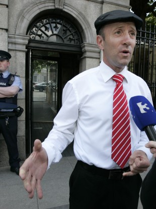 Michael Healy-Rae speaking to reporters outside Leinster House today.