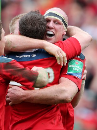 O'Connell celebrates with his Munster teammates after scoring a try against Toulouse.
