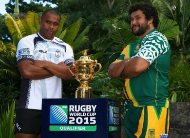 Akapusi Qera of Fiji and Stan Wright of Cook Islands with the Webb Ellis Cup.