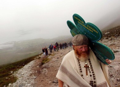 Pilgrims during the 2007 ascent.