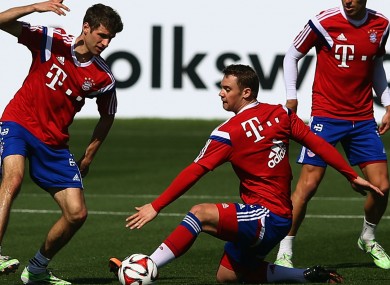 Müller in training with Manuel Neuer.