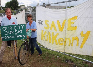 rotestors, Canice Hogan and Lucy Glendining, opposing a scheme to build a bridge in the centre of medieval Kilkenny City man a picket line.