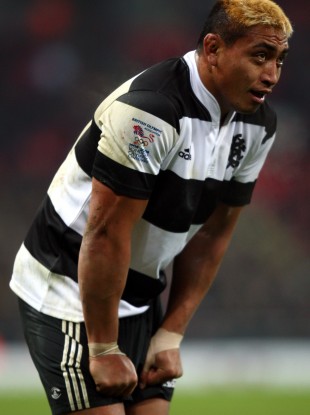 All Black forward Jerry Collins has died in a car accident in France in the early hours of Friday morning.