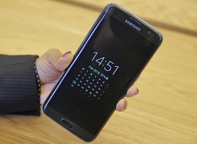 The Samsung Galaxy S7 has an always-on display, but is it onto something with an all-black background?