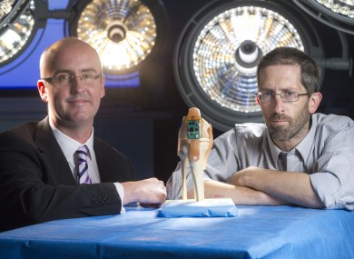 Thomas Healy, Commercial & Research Project Manager, and John Barton, Staff Research Scientist at Tyndall National Institute, with the ‘smart knee’ device.