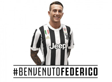 Bernardeschi in the black and white of Juve.
