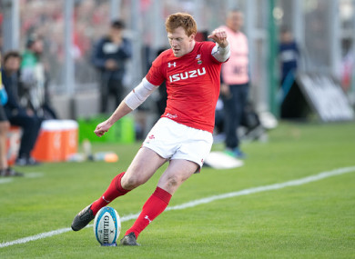 Rhys Patchell kicks a conversion.