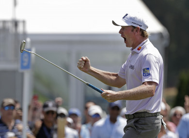 Snedeker celebrates a birdie on the ninth.