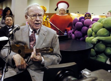 Warren Buffett regales a crowd in Omaha, Nebraska with his ukelele skills.