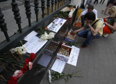 People light candles in memory of victims of the flood in Krasnodar region outside the office of the Representation of Krasnodar region in Moscow yesterday.