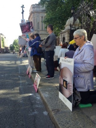 Pro-Life and Pro-Choice protesters gathered outside Leinster House today.