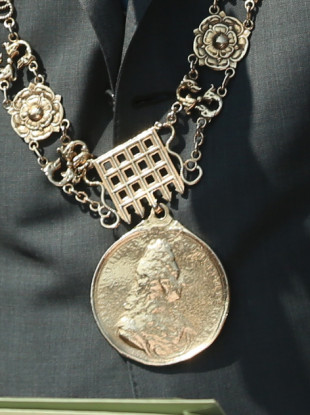 Chains of the Lord Mayor for Dublin.