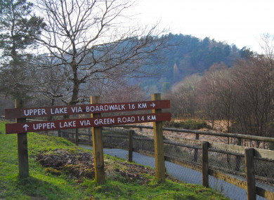 Signs marking the route to the upper lake.