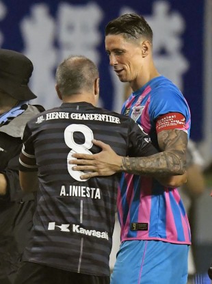 Torres and Iniesta shake hands.