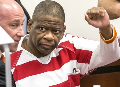 Rodney Reed waving to family members in court.
