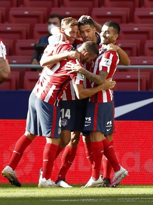 Luis Suarez of Atletico de Madrid celebrates with his teammates.