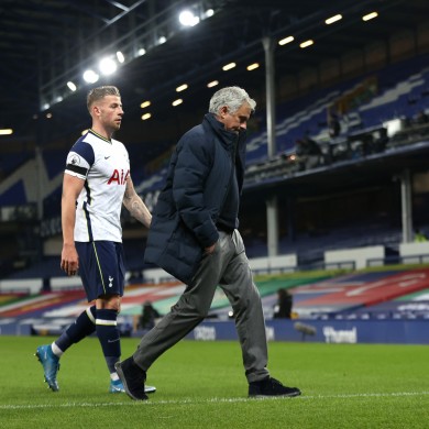 Jose Mourinho leaves the Goodison Park field after the 2-2 draw with Everton.