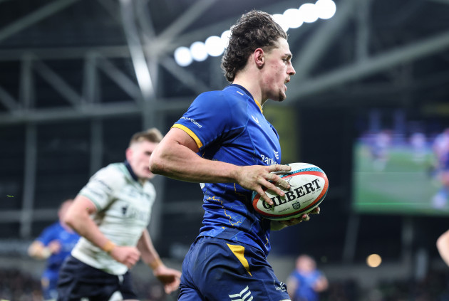 Kenny signs first senior Leinster deal amid impressive season