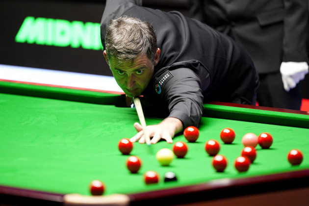 Ronnie O'Sullivan leads World Championship opener