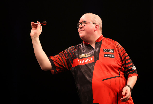 Luke Humphries beats Luke Littler, but Stephen Bunting takes nightly win