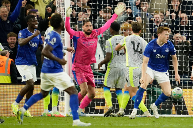 Late Doku goal grabs draw for Man City against Everton