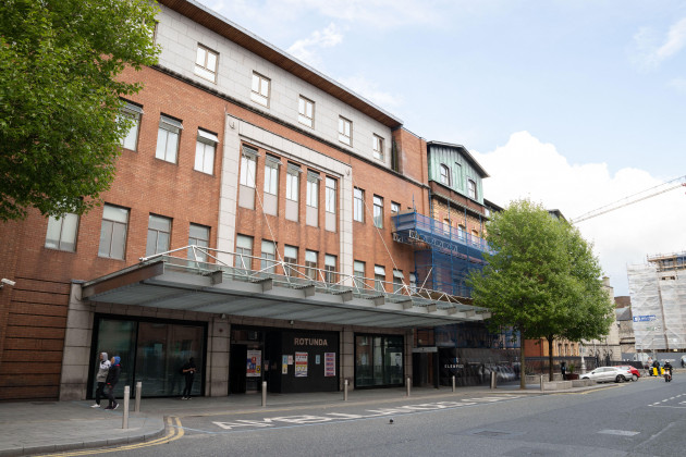 HSE could pull Rotunda funding for letting public consultants treat private patients at hospital