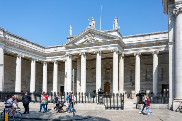 Do you think Bank of Ireland's College Green building should be given back to the state?