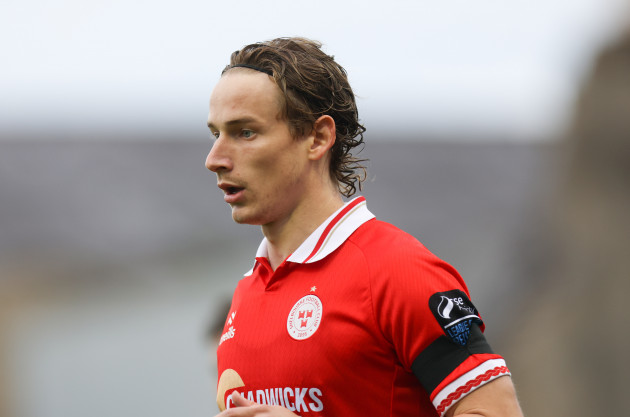 Harry Wood leaves Shelbourne to join League One club