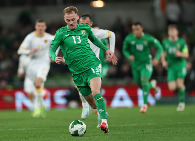 Republic of Ireland midfielder Sykes signs for Millwall 