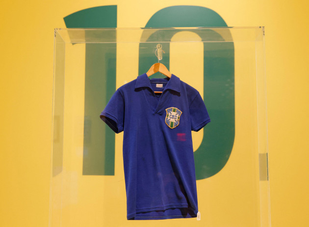 Pele's World Cup jersey fetches $4.9 million at US auction