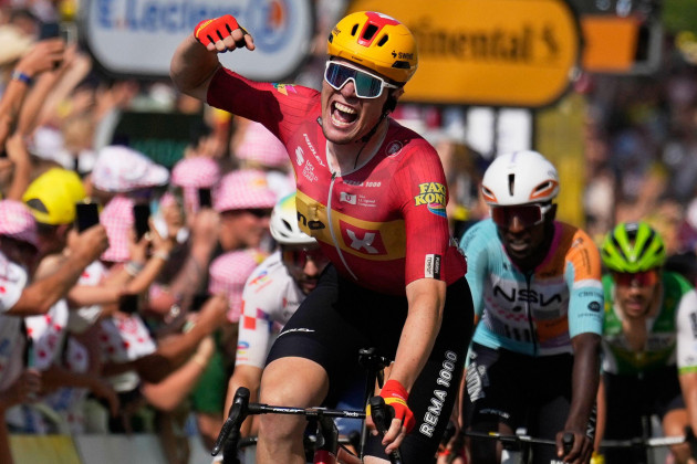 Waerenskjold wins fastest ever Tour de France stage