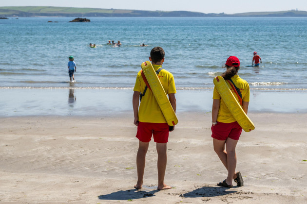 Temperatures to reach over 27 degrees today as hose pipe bans looking 'increasingly likely'