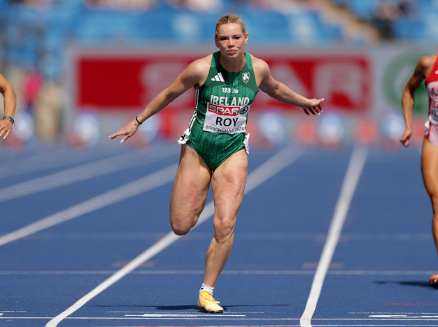 Neville qualifies for 100m semi-finals as Roy misses out by agonising 0.01 seconds