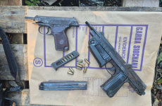 Viable pipe bomb and two loaded guns found during garda search in Drogheda